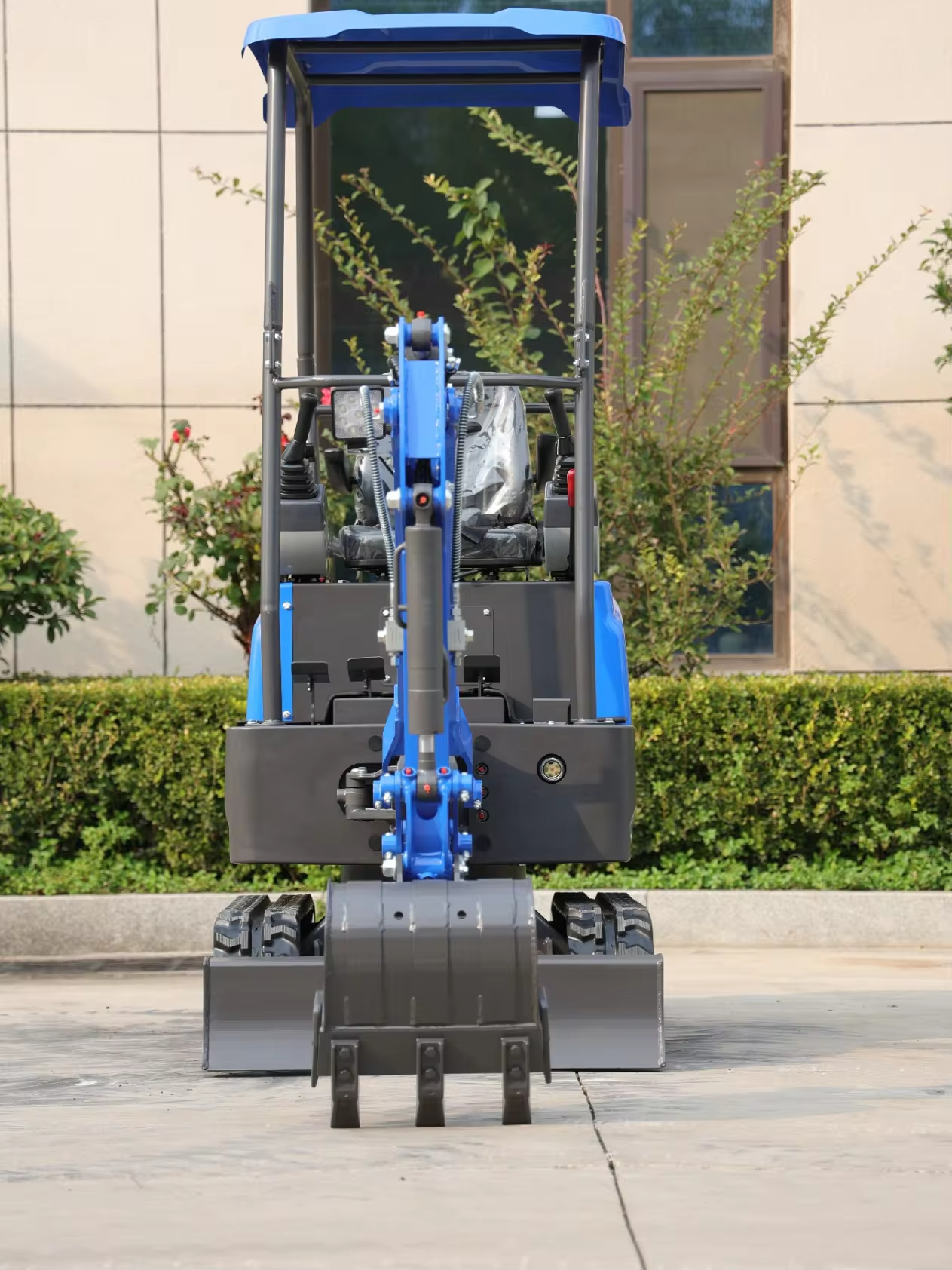 HY12 mini excavator โ front view